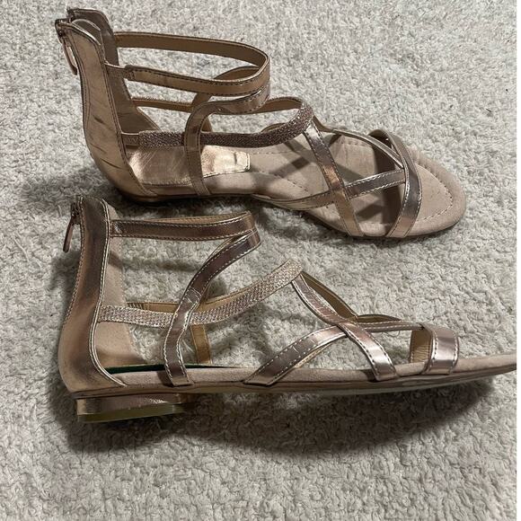 Marc Fisher Womens 8 M Bambi Metallic Back Zip Strappy Sandal rose Gold flats - Picture 3 of 12